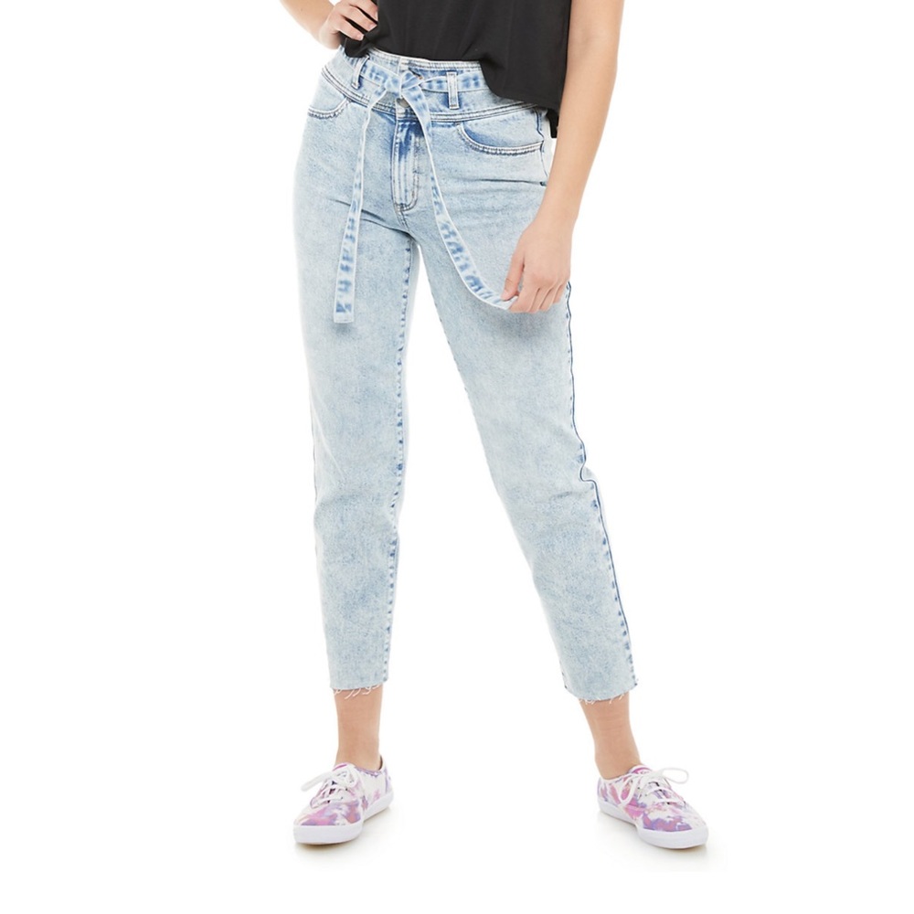 NWT SO Belted Yoke High Rise Mom Jeans Light Blue Juniors Size 0/24W Size 7/28W